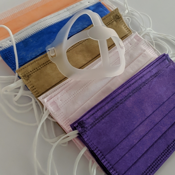 Disposable Face Masks (15) & Silicone Bracket - Picture 2 of 4